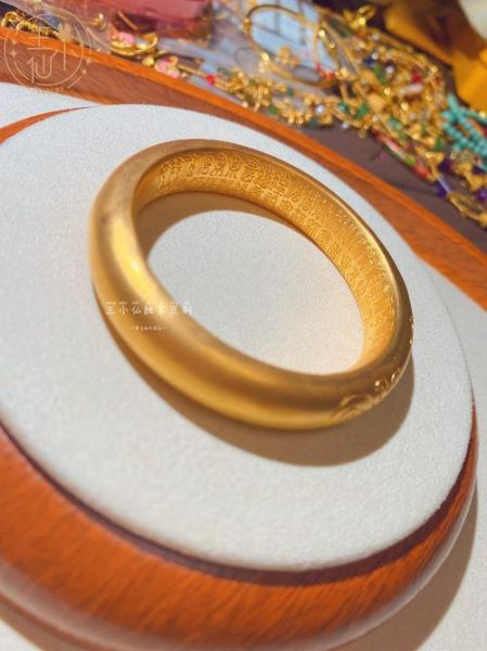 生肖属相黄金手镯（生肖属相黄金手镯适合买哪个）