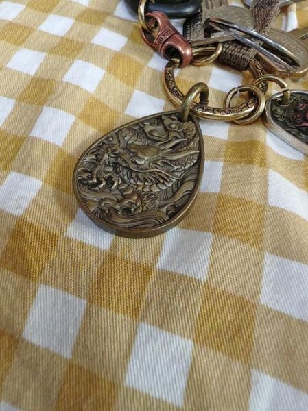 黄铜生肖属相挂牌（黄铜生肖属相挂牌有什么用？）