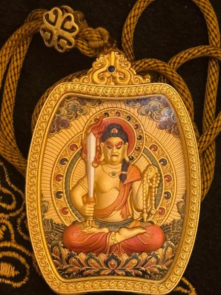 鸡生肖属相佛牌（属鸡适合戴什么本命佛不动尊菩萨）